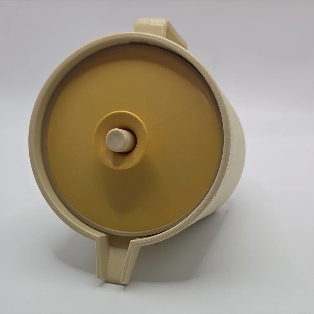 Tupperware 1414-1 Creamer With Button Seal Lid Harvest Gold Almond